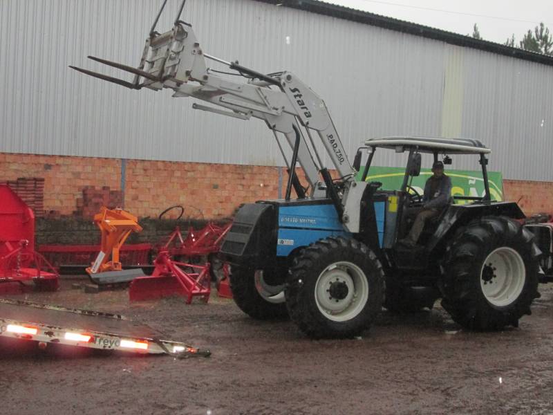 TRATOR VALTRA BM 110-ANO 2002-MULTI TORQUE, C/ LANÇA STARA PAD 750 - 4X4 - (4CIL TURBO) - "VENDIDO" 