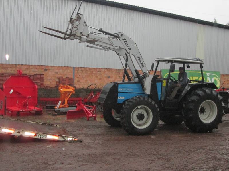 TRATOR VALTRA BM 110-ANO 2002-MULTI TORQUE, C/ LANÇA STARA PAD 750 - 4X4 - (4CIL TURBO) - "VENDIDO" 