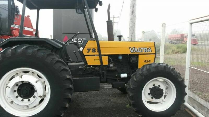 VALTRA 785, 4X4, EMBREAGEM DUPLA, MULTI TORQUE, ÓTIMO DE PNEUS, REVISADO E COM 03 MESES DE GARANTIA, ANO 2006 - "VENDIDO" 