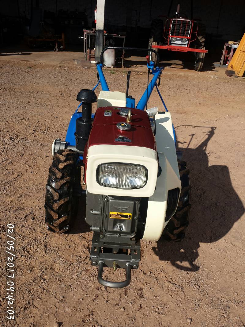 MICRO TRATOR COYOTE 15HP - PARTIDA ELÉTRICA - 2014 - VENDIDO