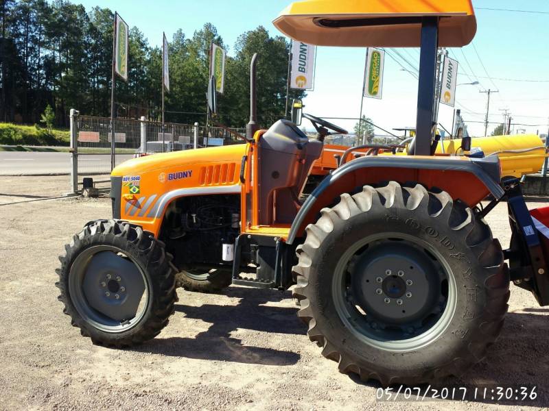 TRATOR BUDNY 5040 - 4X4 ANO 2015 - 180 HORAS - "VENDIDO" 