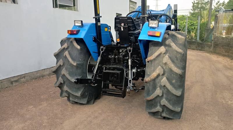 TRATOR NEW HOLLAND - TL 95 - ANO 2011 - C/ GARFO DIANTEIRO TATU - VENDIDO 