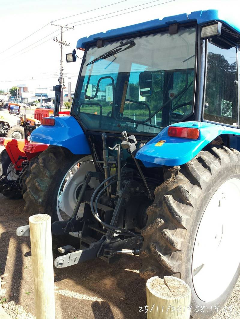 TRATOR NEW HOLLAND TL 70 4X4 - C/AR CONDICIONADO - ANO 2003 - VENDIDO