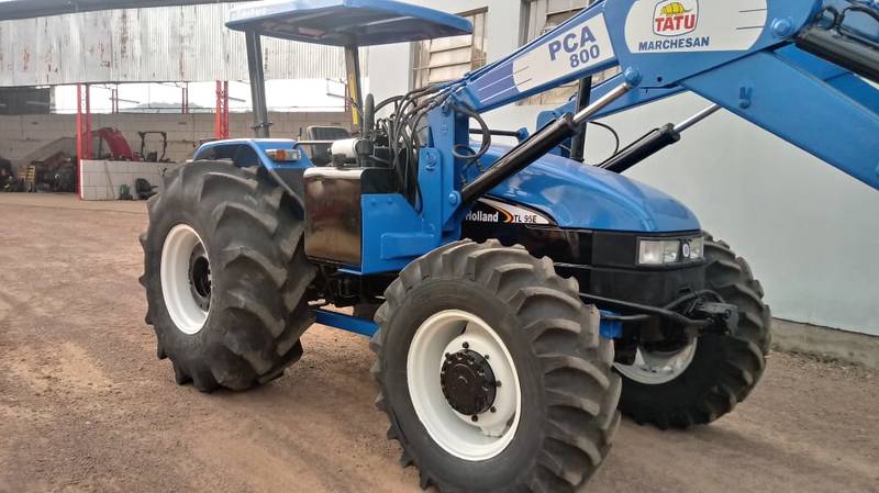 TRATOR NEW HOLLAND - TL 95 - ANO 2011 - C/ GARFO DIANTEIRO TATU - VENDIDO 