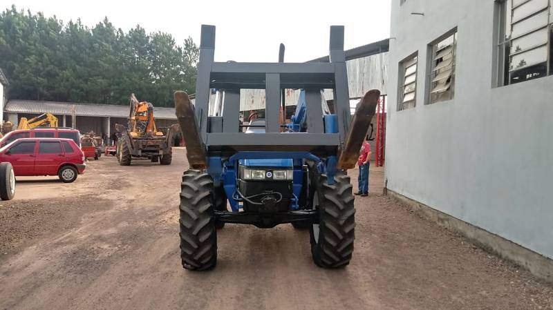 TRATOR NEW HOLLAND - TL 95 - ANO 2011 - C/ GARFO DIANTEIRO TATU - VENDIDO 