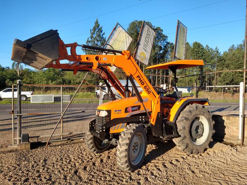 TRATOR BUDNY - BDY 5040 - DIE 1981 - - COM REVERSOR - 4X4 -VENDIDO 