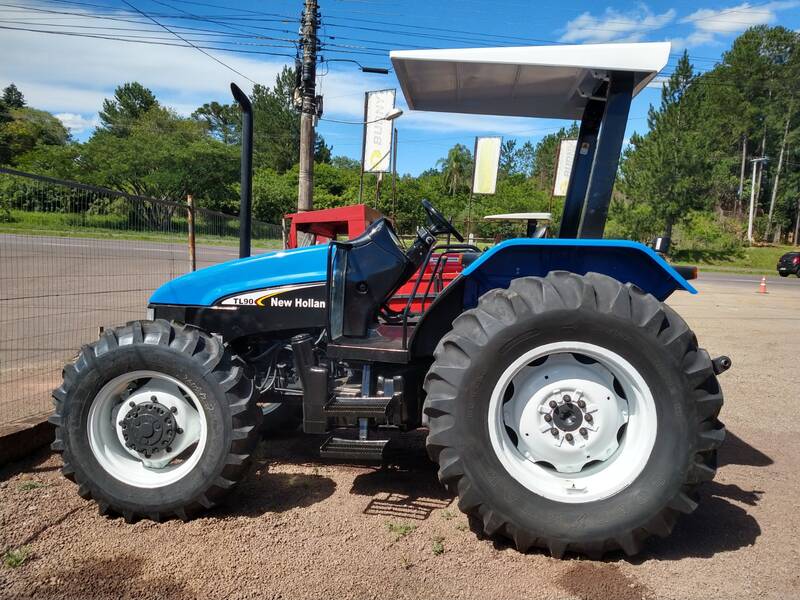 TRATOR NEW HOLLAND - TL 90 - DIE 2062 - ANO 2001 - VENDIDO