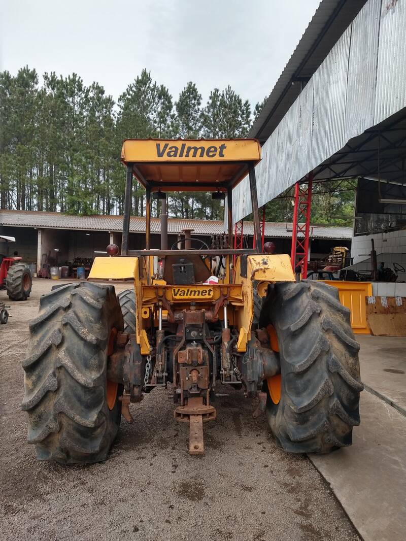 TRATOR VALMET 128 COM CONCHA (DIE-2295) - VENDIDO