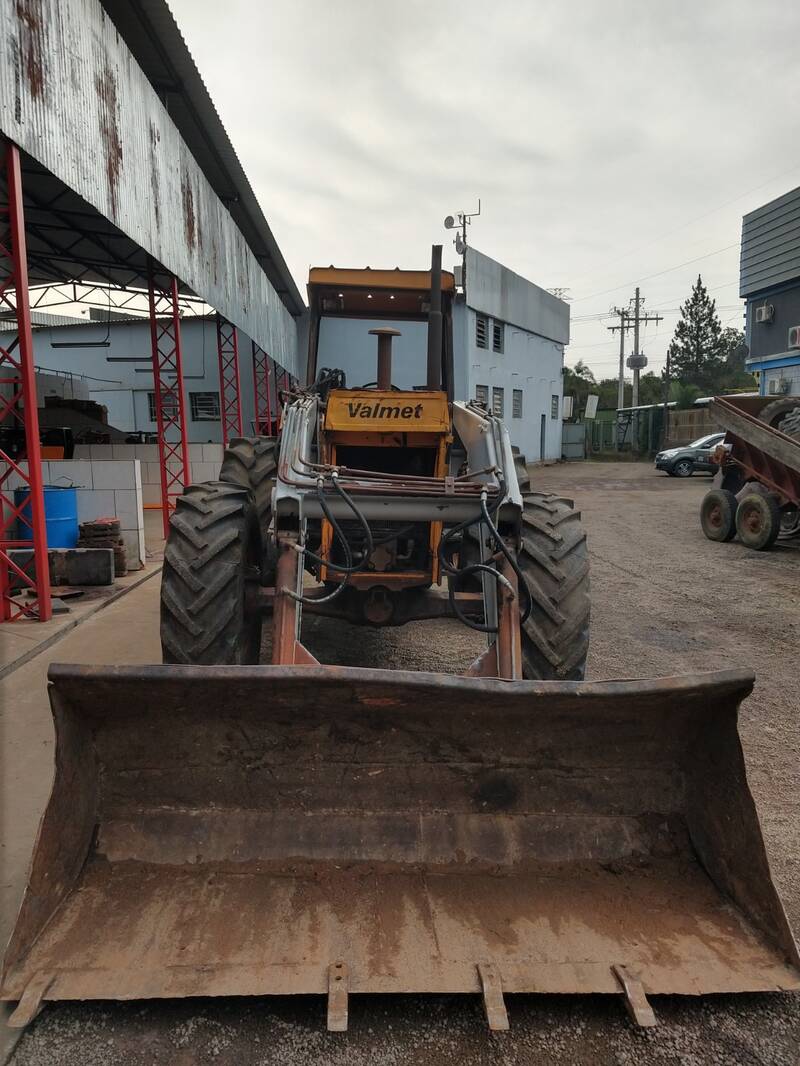 TRATOR VALMET 128 COM CONCHA (DIE-2295) - VENDIDO