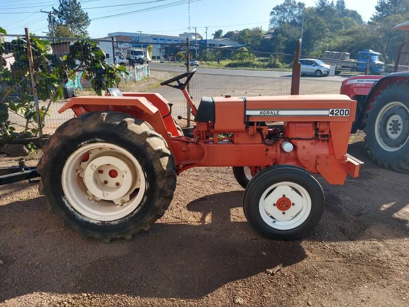 TRATOR AGRALE 4200 (DIE-2244) - VENDIDO