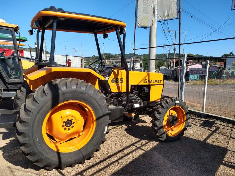 TRATOR VALTRA 685 - ANO 1999 - 4X4 - "VENDIDO"