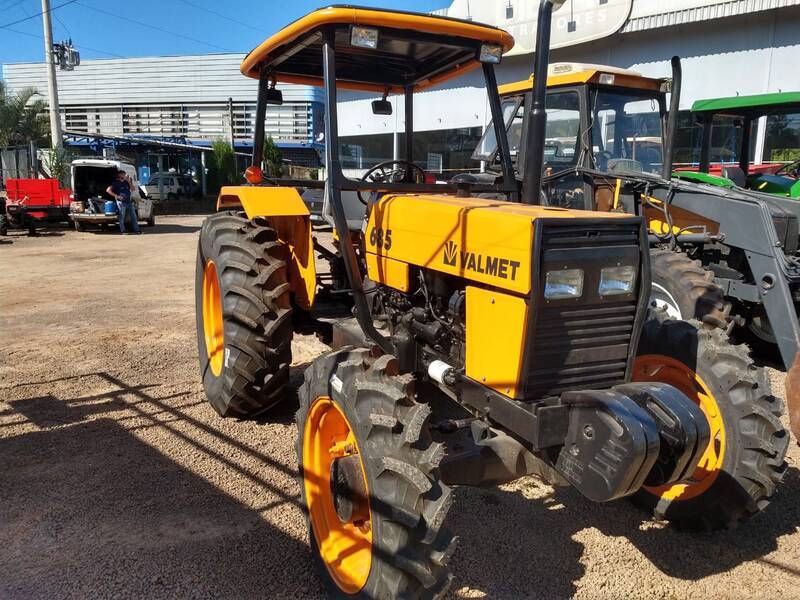 TRATOR VALTRA 685 - ANO 1999 - 4X4 - "VENDIDO"