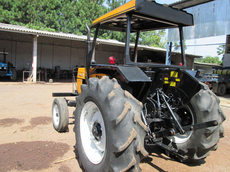 TRATOR VALTRA 785, "VENDIDO" 4X2, ANO 2002, EMBREAGEM DUPLA, COM MULTI TORQUE - VENDIDO