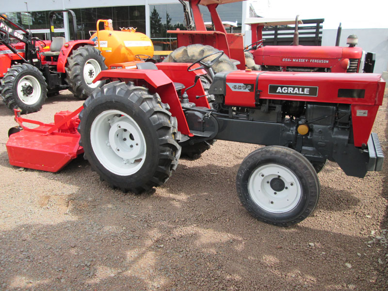 TRATOR AGRALE 4200 - ANO 1989 - COM ROÇADEIRA - "VENDIDO"