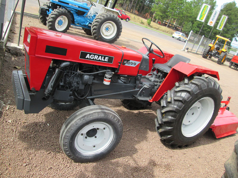 TRATOR AGRALE 4200 - ANO 1989 - COM ROÇADEIRA - "VENDIDO"